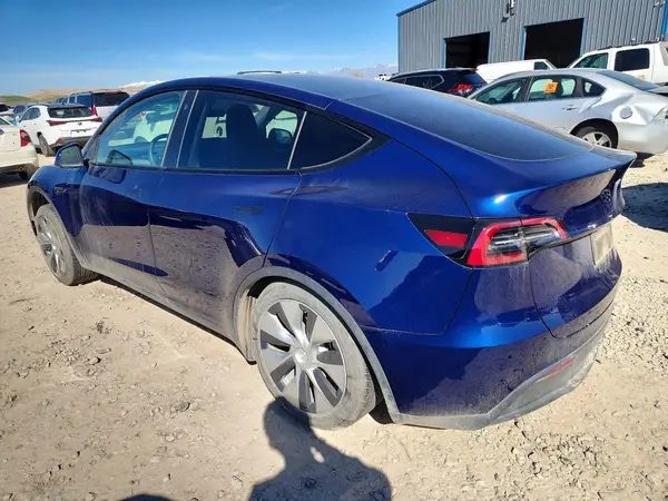 7SAYGDEE0PF789095 2023 TESLA MODEL Y - Image 2