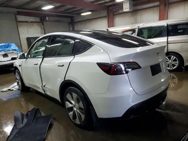 7SAYGDEE0PF797231 2023 TESLA MODEL Y - Image 2