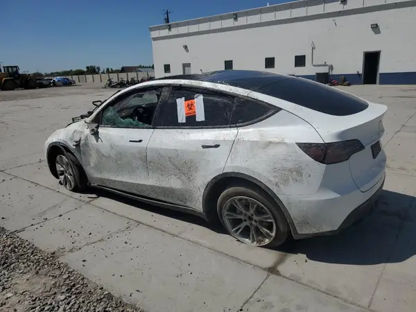 7SAYGDEE0PF802072 2023 TESLA MODEL Y - Image 2