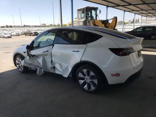 7SAYGDEE0PF812021 2023 TESLA MODEL Y - Image 2