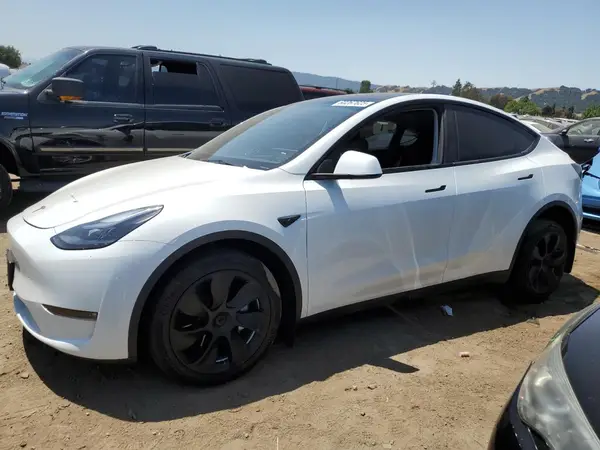 7SAYGDEE0PF813072 2023 TESLA MODEL Y - Image 1