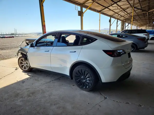 7SAYGDEE0PF813458 2023 TESLA MODEL Y - Image 2