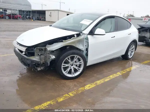 7SAYGDEE0PF827201 2023 TESLA MODEL Y - Image 2