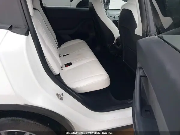 7SAYGDEE0PF827201 2023 TESLA MODEL Y - Image 8
