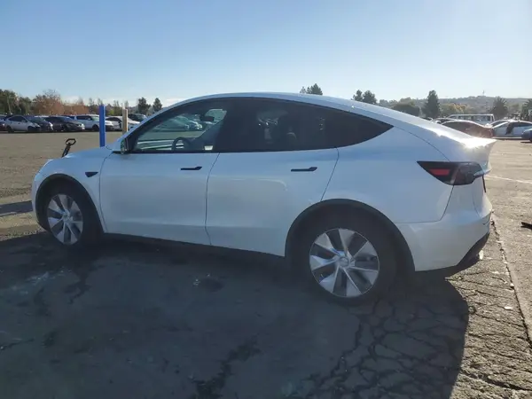 7SAYGDEE0PF835847 2023 TESLA MODEL Y - Image 2