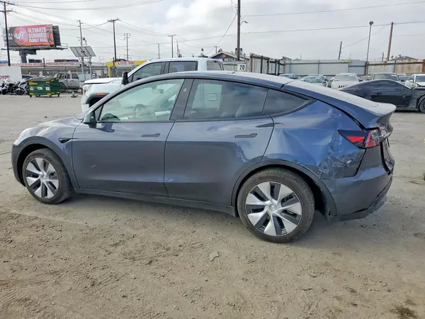 7SAYGDEE0PF840045 2023 TESLA MODEL Y - Image 2