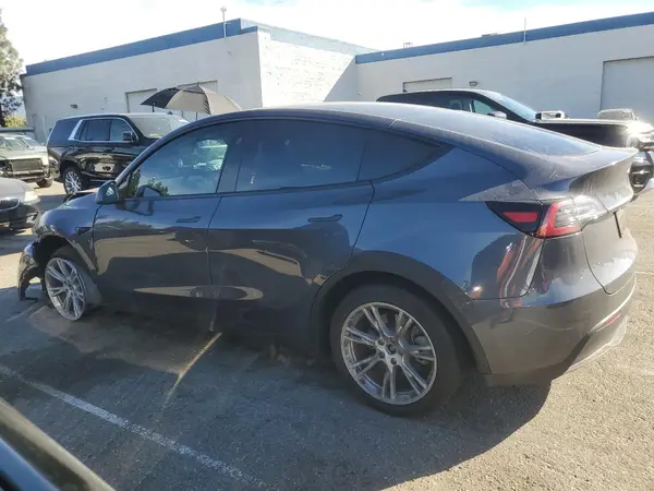 7SAYGDEE0PF840532 2023 TESLA MODEL Y - Image 2