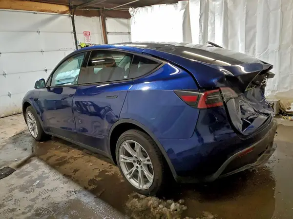 7SAYGDEE0PF842068 2023 TESLA MODEL Y - Image 2