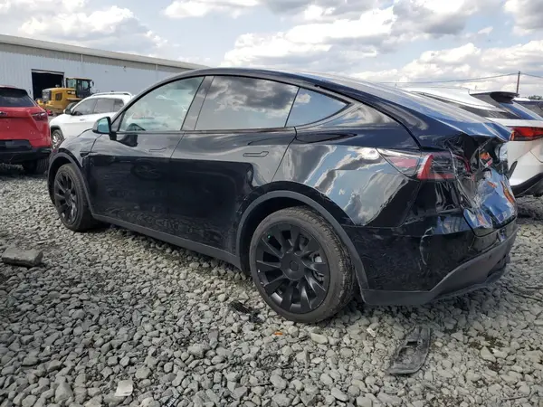 7SAYGDEE0PF850025 2023 TESLA MODEL Y - Image 2