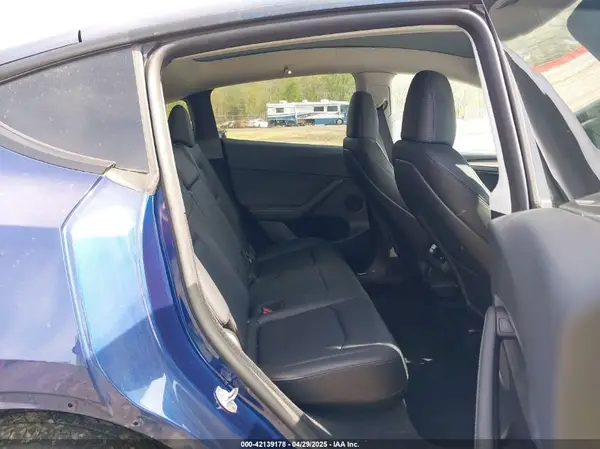 7SAYGDEE0PF850980 2023 TESLA MODEL Y - Image 8