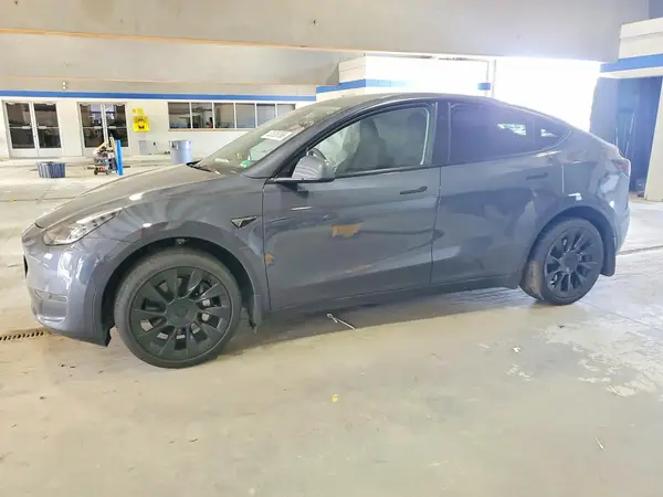7SAYGDEE0PF855001 2023 TESLA MODEL Y - Image 1