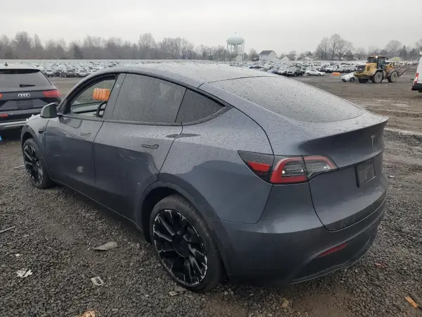 7SAYGDEE0PF857881 2023 TESLA MODEL Y - Image 2