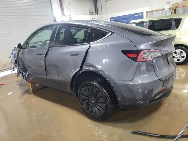 7SAYGDEE0PF861882 2023 TESLA MODEL Y - Image 2