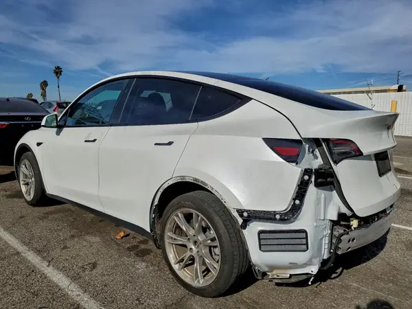 7SAYGDEE0PF865656 2023 TESLA MODEL Y - Image 2