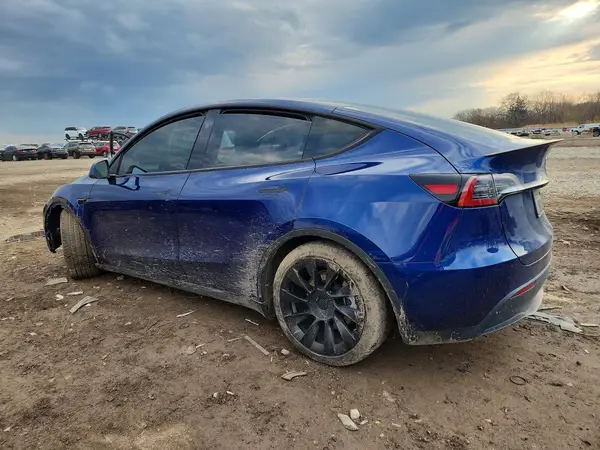 7SAYGDEE0PF875572 2023 TESLA MODEL Y - Image 2
