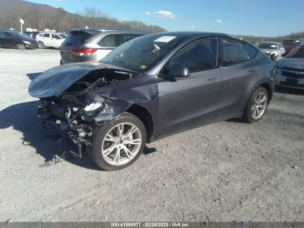 7SAYGDEE0PF877290 2023 TESLA MODEL Y - Image 2