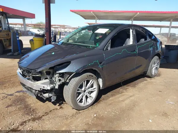 7SAYGDEE0PF877614 2023 TESLA MODEL Y - Image 2