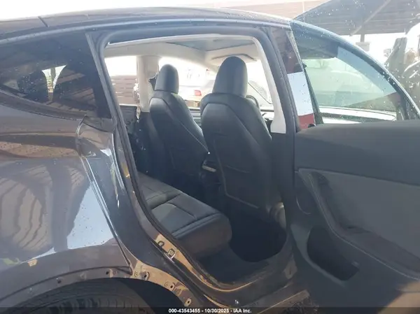 7SAYGDEE0PF877614 2023 TESLA MODEL Y - Image 8