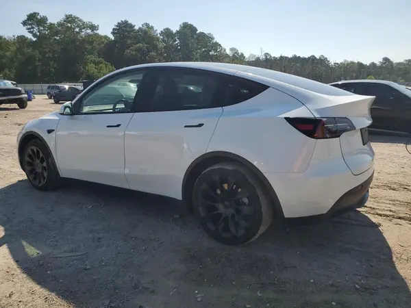 7SAYGDEE0PF879833 2023 TESLA MODEL Y - Image 2