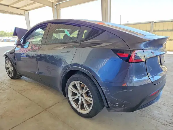 7SAYGDEE0PF892503 2023 TESLA MODEL Y - Image 2