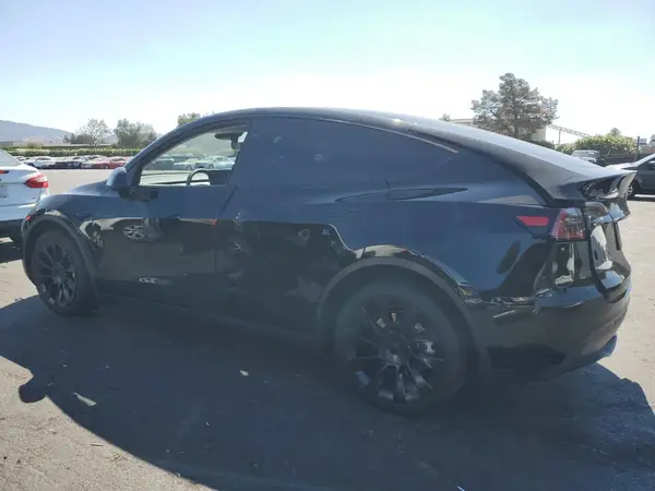 7SAYGDEE0PF899032 2023 TESLA MODEL Y - Image 2