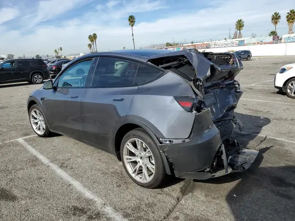 7SAYGDEE0PF899743 2023 TESLA MODEL Y - Image 2