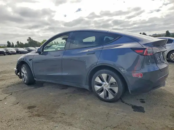 7SAYGDEE0PF902110 2023 TESLA MODEL Y - Image 2