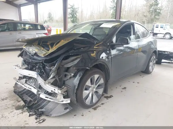 7SAYGDEE0PF909610 2023 TESLA MODEL Y - Image 2