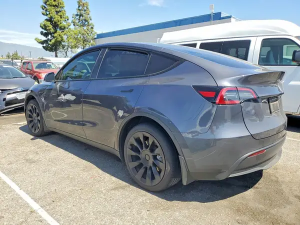 7SAYGDEE0PF923829 2023 TESLA MODEL Y - Image 2