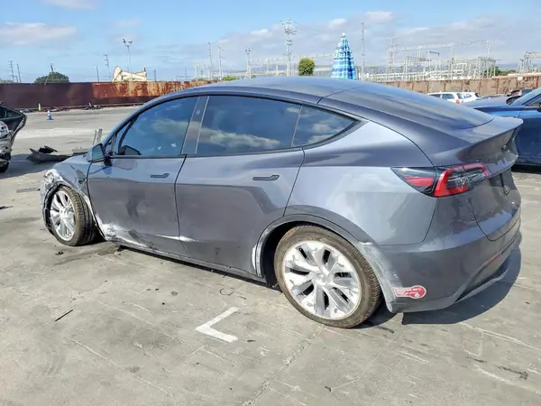 7SAYGDEE0PF925676 2023 TESLA MODEL Y - Image 2