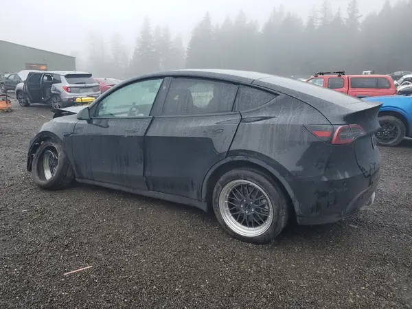7SAYGDEE0PF926309 2023 TESLA MODEL Y - Image 2