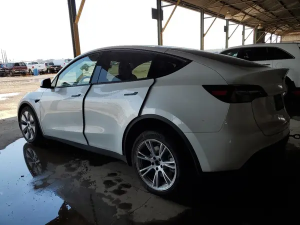 7SAYGDEE0PF936869 2023 TESLA MODEL Y - Image 2
