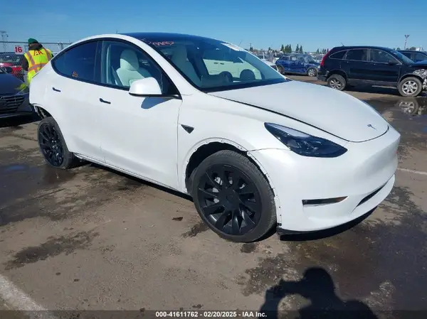 7SAYGDEE0PF945202 2023 TESLA MODEL Y - Image 1