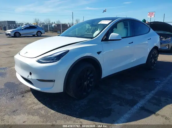 7SAYGDEE0PF945202 2023 TESLA MODEL Y - Image 2