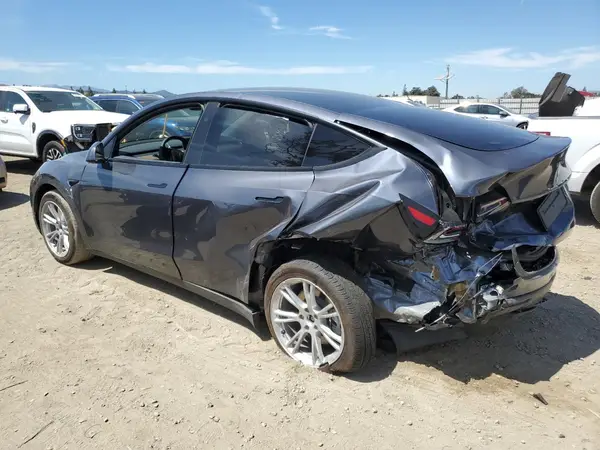 7SAYGDEE0PF947757 2023 TESLA MODEL Y - Image 2