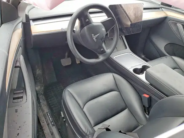 7SAYGDEE0RA215256 2024 TESLA MODEL Y - Image 8
