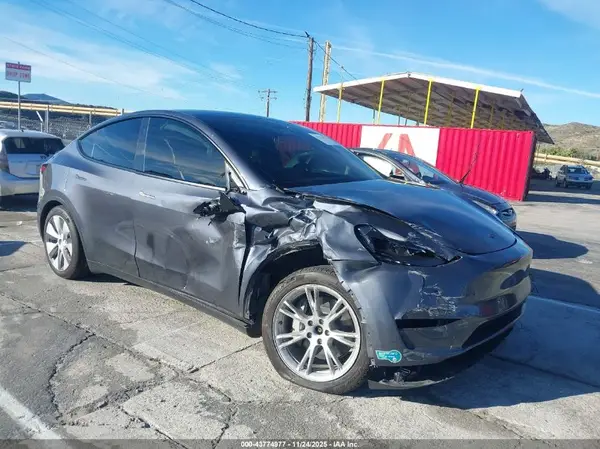 7SAYGDEE0RA216715 2024 TESLA MODEL Y - Image 1