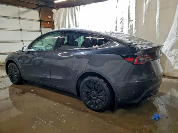 7SAYGDEE0RA232901 2024 TESLA MODEL Y - Image 2