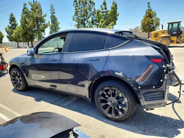 7SAYGDEE0RA234969 2024 TESLA MODEL Y - Image 2