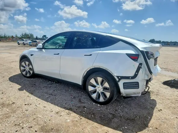 7SAYGDEE0RA246992 2024 TESLA MODEL Y - Image 2