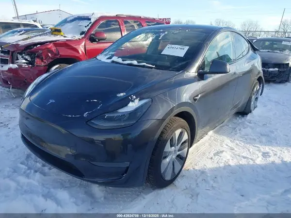 7SAYGDEE0RA268247 2024 TESLA MODEL Y - Image 2
