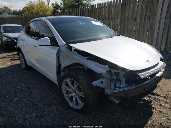 7SAYGDEE0RA271052 2024 TESLA MODEL Y - Image 1
