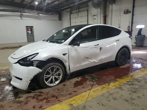7SAYGDEE0RA276512 2024 TESLA MODEL Y - Image 1