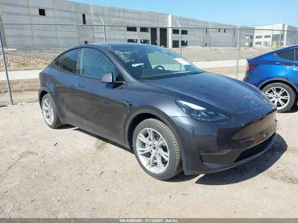 7SAYGDEE0RA285677 2024 TESLA MODEL Y - Image 1