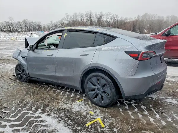 7SAYGDEE0RA299241 2024 TESLA MODEL Y - Image 2