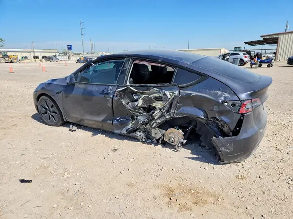 7SAYGDEE0RA305751 2024 TESLA MODEL Y - Image 2