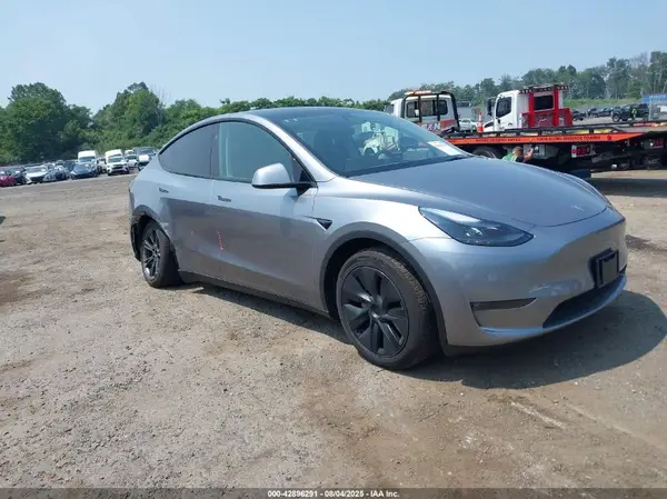 7SAYGDEE0RA318015 2024 TESLA MODEL Y - Image 1