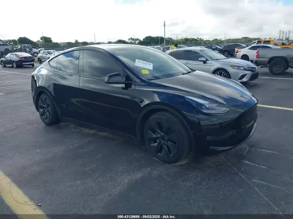 7SAYGDEE0RA321237 2024 TESLA MODEL Y - Image 1