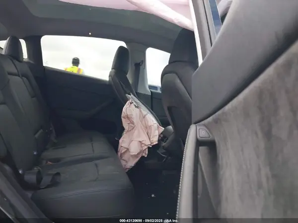7SAYGDEE0RA321237 2024 TESLA MODEL Y - Image 8