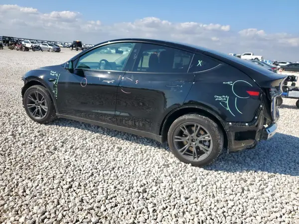 7SAYGDEE0RA325059 2024 TESLA MODEL Y - Image 2